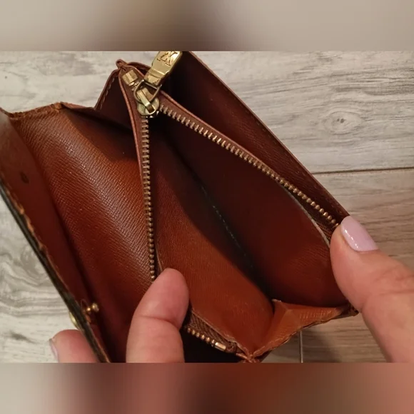 Louis Vuitton Portomone Zip Monogram Bifold Wallet - Picture 5 of 12